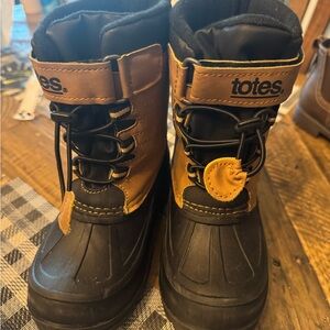 Totes Black Winter Boots